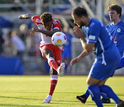 18 07 2023, Football 1 Bundesliga 2023 2024, FC Bayern Munich training camp in Rottach Egern am Tegernsee test match at Birkenmoos sports field, FC Rottach Egern FC Bayern Munich, Kingsley Coman FC Bayern Munich shoots