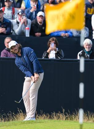 Mandatory Credit: Photo by Greig Cowie Shutterstock (14015622ap) Tommy Fleetwood chips onto the 1st Green The British Open Championship, Day One, Golf, Royal Liverpool Golf Club, Liverpool, UK - 20 Jul 2023 The British Open Championship, Day One, Golf, Royal Liverpool Golf Club, Liverpool, UK - 20 Jul 2023  Copyright: xGreigxCowie Shutterstockx 14015622ap