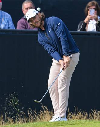 Mandatory Credit: Photo by Greig Cowie Shutterstock (14015622as) Tommy Fleetwood chips on the 1st Green The British Open Championship, Day One, Golf, Royal Liverpool Golf Club, Liverpool, UK - 20 Jul 2023 The British Open Championship, Day One, Golf, Royal Liverpool Golf Club, Liverpool, UK - 20 Jul 2023  Copyright: xGreigxCowie Shutterstockx 14015622as