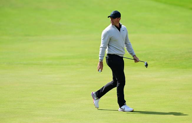 Mandatory Credit: Photo by Greig Cowie Shutterstock (14015627ec) Rory McIlroy walks off the 18th Green with a Birdie The British Open Championship, Day Two, Golf, Royal Liverpool Golf Club, Liverpool, UK - 21 Jul 2023 The British Open Championship, Day Two, Golf, Royal Liverpool Golf Club, Liverpool, UK - 21 Jul 2023 Copyright: xGreigxCowie Shutterstockx 14015627ec