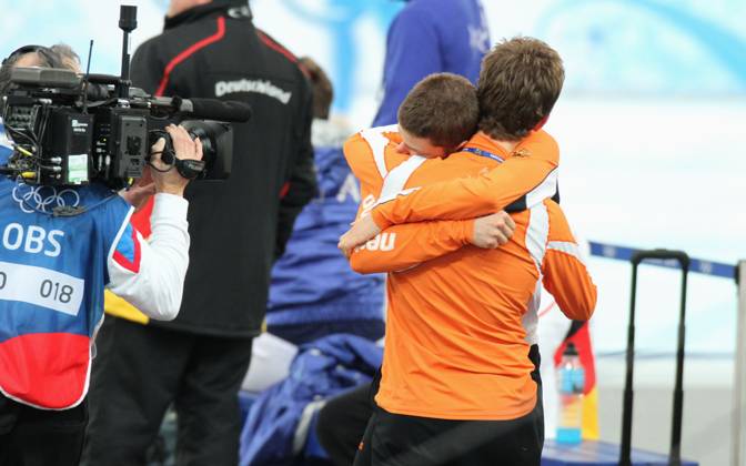 Olympic Winter games, Winterspiele,Spiele, Summer games - Speed skating, Eisschnelllauf Men s 5000m - Vancouver The Netherlands Sven Kramer enjoys his Olympic Record and Gold medal at the men s 5000m speed skating at the Richmond Olympic Oval at the Vancouver 2010 XXI Olympic Winter Games in Vancouver, Canada on February 13, 2010. Photo by Gouhier-Hahn-Nebinger ABACAPRESS.COM Vancouver BC Canada  Copyright: xGouhier-Hahn-Nebinger ABACAx 219707_038 Gouhier-Hahn-Nebinger ABACAx 219707_038