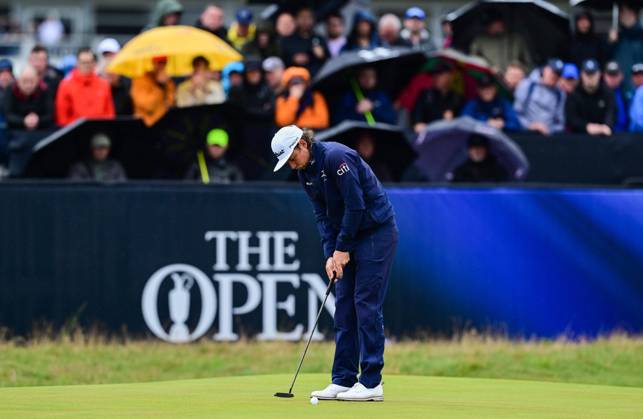 Mandatory Credit: Photo by Greig Cowie Shutterstock (14015635f) Cameron Smith on the 2nd Green on a wet and windy morning at the open with the umbrellas up behind The British Open Championship, Day Three, Golf, Royal Liverpool Golf Club, Liverpool, UK - 22 Jul 2023 The British Open Championship, Day Three, Golf, Royal Liverpool Golf Club, Liverpool, UK - 22 Jul 2023 Copyright: xGreigxCowie Shutterstockx 14015635f