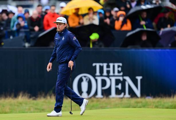 Mandatory Credit: Photo by Greig Cowie Shutterstock (14015635g) Cameron Smith on the 2nd Green on a wet and windy morning at the open with the umbrellas up behind The British Open Championship, Day Three, Golf, Royal Liverpool Golf Club, Liverpool, UK - 22 Jul 2023 The British Open Championship, Day Three, Golf, Royal Liverpool Golf Club, Liverpool, UK - 22 Jul 2023 Copyright: xGreigxCowie Shutterstockx 14015635g