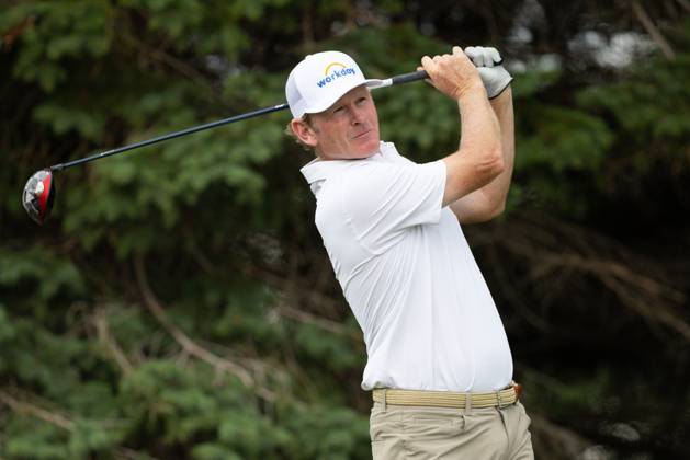 BLAINE, MN - JULY 28: Brandt Snedeker hits a tee shot on the second hole during the second round of the 3M Open at TPC Twin Cities on July 28, 2023 in Blaine, Minnesota. (Photo by Bailey Hillesheim Icon Sportswire) GOLF: JUL 28 PGA, Golf Herren - 3M Open EDITORIAL USE ONLY Icon2307280293