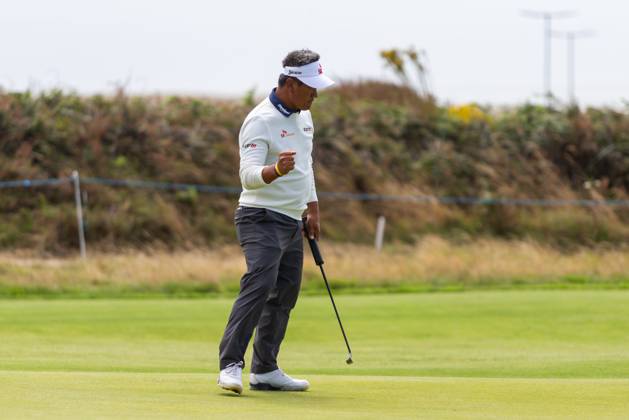 29th July 2023; Royal Porthcawl, Porthcawl, Bridgend, Wales: Senior Open Championship, Round 3; K J CHOI holes out on the 18th green.  ActionPlus12536835 DanxMinto