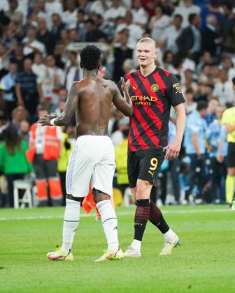 Real Madrid CF v Manchester City FC - Champions League MADRID, SPAIN, MAY 9: Erling Haaland and Vinicius Jr greet each other at the end of the game during the 1st leg Champions League Semifinals match between Real Madrid CF and Manchester City FC at Estadio Santiago Bernabà u on May 9, 2023 in Madrid, Spain. Madrid Santiago Bernabà u Madrid Spain Copyright: xAlexxPà rezx AP_Vinicius_Haaland_ Madrid_City_09May2023004