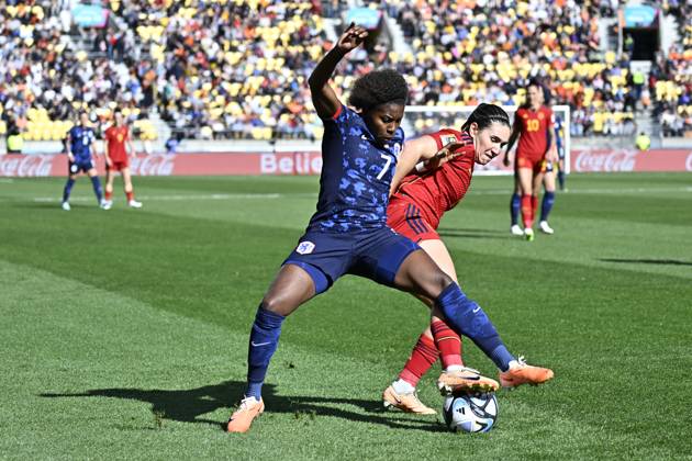 WWC23 QTR FINAL SPAIN NETHERLANDS, Lineth Beerensteyn of the Netherlands and Mariona Caldentey of Spain compete for the ball during the FIFA Women s World Cup 2023 Quarter Final soccer match between Spain and the Netherlands in Wellington, New Zealand, Friday, August 11, 2023. ( NO ARCHIVING, EDITORIAL USE ONLY, NO USE IN BOOKS WITHOUT CONSENT WELLINGTON NEW ZEALAND  Copyright: xMASANORIxUDAGAWAx 20230811001829669209