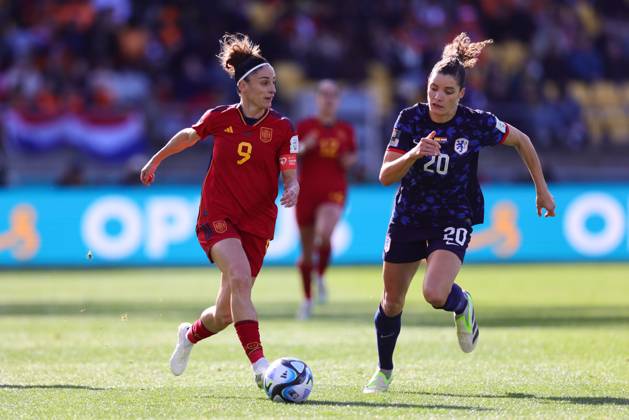 WWC23 QTR FINAL SPAIN NETHERLANDS, Esther Gonzalez of Spain and Dominique Janssen of the Netherlands compete for the ball during the FIFA Women s World Cup 2023 Quarter Final soccer match between Spain and the Netherlands in Wellington, New Zealand, Friday, August 11, 2023. ( NO ARCHIVING, EDITORIAL USE ONLY, NO USE IN BOOKS WITHOUT CONSENT WELLINGTON NEW ZEALAND  Copyright: xAARONxGILLIONSx 20230811001829672232