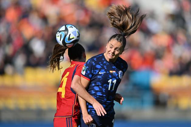 110823 KAI SCHWOERER Lieke Martens of the Netherlands winds a header against Laia Codina of Spain during the FIFA Women s World Cup Quarter Final match between Spain and the Netherlands at Wellington Regional Stadium on August 11, 2023 in Wellington, New Zealand. 110823-CPL-ESPvNED-010