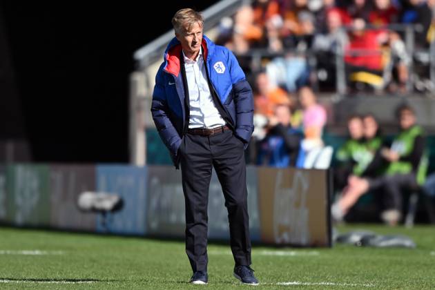 110823 KAI SCHWOERER Head Coach Andries Jonker of the Netherlands looks on during the FIFA Women s World Cup Quarter Final match between Spain and the Netherlands at Wellington Regional Stadium on August 11, 2023 in Wellington, New Zealand. 110823-CPL-ESPvNED-016