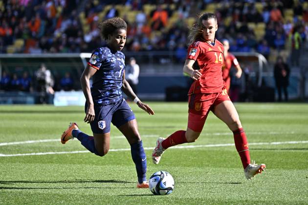WWC23 QTR FINAL SPAIN NETHERLANDS, Lineth Beerensteyn of the Netherlands comes under pressure from Laia Codina of Spain during the FIFA Women s World Cup 2023 Quarter Final soccer match between Spain and the Netherlands in Wellington, New Zealand, Friday, August 11, 2023. ( NO ARCHIVING, EDITORIAL USE ONLY, NO USE IN BOOKS WITHOUT CONSENT WELLINGTON NEW ZEALAND  Copyright: xMASANORIxUDAGAWAx 20230811001829684024