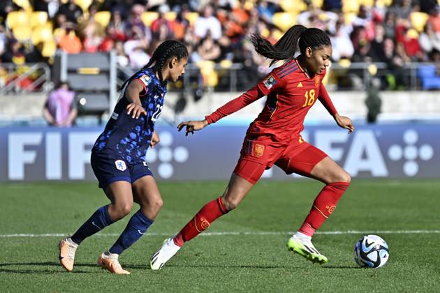 WWC23 QTR FINAL SPAIN NETHERLANDS, Salma Paralluelo of Spain and Esmee Brugts of the Netherlands during the FIFA Women s World Cup 2023 Quarter Final soccer match between Spain and the Netherlands in Wellington, New Zealand, Friday, August 11, 2023. ( NO ARCHIVING, EDITORIAL USE ONLY, NO USE IN BOOKS WITHOUT CONSENT WELLINGTON NEW ZEALAND  Copyright: xMASANORIxUDAGAWAx 20230811001829692178