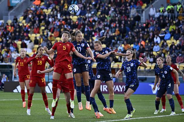 WWC23 QTR FINAL SPAIN NETHERLANDS, Ivana Andres of Spain and Lieke Martens of the Netherlands contest a header during the FIFA Women s World Cup 2023 Quarter Final soccer match between Spain and the Netherlands in Wellington, New Zealand, Wednesday, August 9, 2023. ( NO ARCHIVING, EDITORIAL USE ONLY, NO USE IN BOOKS WITHOUT CONSENT WELLINGTON NEW ZEALAND  Copyright: xMASANORIxUDAGAWAx 20230811001829712311