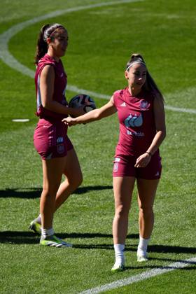 FIFA Fußball Frauen WM 2023, Nationalteam Spanien Training WWC23 SPAIN TRAINING, Jennifer Hermoso (left), and Athenea del Castillo are seen during Spain team training session at Leichhardt Oval, in Sydney, Thursday, August 17, 2023. ( NO ARCHIVING, EDITORIAL USE ONLY, NO USE IN BOOKS WITHOUT CONSENT SYDNEY NSW AUSTRALIA  Copyright: xBIANCAxDExMARCHIx 20230817001831746475