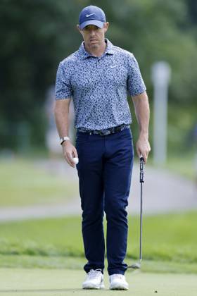 OLYMPIA FIELDS, IL - AUGUST 17: Rory McIlroy of Northern Ireland lines up a putt at the 14th hole during the first round of the BMW Championship at Olympia Fields Country Club on August 17, 2023 in Olympia Fields, Illinois. (Photo by Joe Robbins Icon Sportswire) GOLF: AUG 17 PGA, Golf Herren - BMW Championship EDITORIAL USE ONLY Icon5732308170051