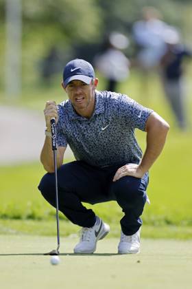 OLYMPIA FIELDS, IL - AUGUST 17: Rory McIlroy of Northern Ireland lines up a putt at the 14th hole during the first round of the BMW Championship at Olympia Fields Country Club on August 17, 2023 in Olympia Fields, Illinois. (Photo by Joe Robbins Icon Sportswire) GOLF: AUG 17 PGA, Golf Herren - BMW Championship EDITORIAL USE ONLY Icon5732308170061
