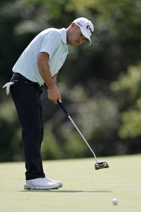 OLYMPIA FIELDS, IL - AUGUST 17: Brian Harman of the United States hits a putt at the 14th hole during the first round of the BMW Championship at Olympia Fields Country Club on August 17, 2023 in Olympia Fields, Illinois. (Photo by Joe Robbins Icon Sportswire) GOLF: AUG 17 PGA, Golf Herren - BMW Championship EDITORIAL USE ONLY Icon5732308170171