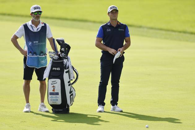OLYMPIA FIELDS, IL - AUGUST 17: Viktor Hovland of Norway looks over his shot from the fairway with caddie Shay Knight at the 11th hole during the first round of the BMW Championship at Olympia Fields Country Club on August 17, 2023 in Olympia Fields, Illinois. (Photo by Joe Robbins Icon Sportswire) GOLF: AUG 17 PGA, Golf Herren - BMW Championship EDITORIAL USE ONLY Icon5732308170481