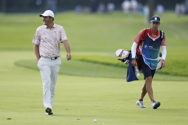 OLYMPIA FIELDS, IL - AUGUST 17: Scottie Scheffler of the United States walks up the fairway at the 11th hole with caddie Ted Scott during the first round of the BMW Championship at Olympia Fields Country Club on August 17, 2023 in Olympia Fields, Illinois. (Photo by Joe Robbins Icon Sportswire) GOLF: AUG 17 PGA, Golf Herren - BMW Championship EDITORIAL USE ONLY Icon5732308170501