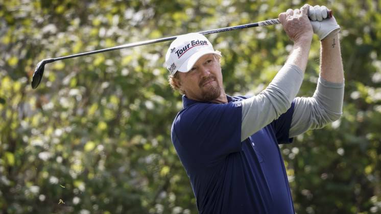 August 19, 2023, Calgary, AB, CANADA: Tim Petrovic, of the United States, hits from the second tee during round two of the PGA, Golf Herren Tour Champions Shaw Charity Classic golf event in Calgary, Alta., Saturday, Aug. 19, 2023. Tim Petrovic - ZUMAc35_ 20230819_zaf_c35_002 Copyright: xJeffxMcintoshx