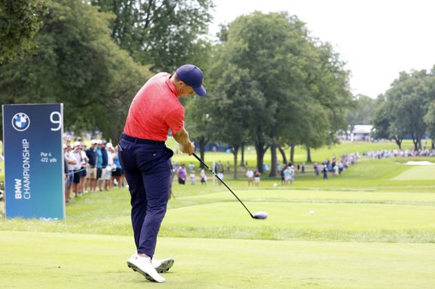OLYMPIA FIELDS, IL - AUGUST 19: PGA, Golf Herren golfer Jordan Spieth hits his tee shot on the 9th hole during the third round of the BMW Championship Fed Ex Cup Playoffs on August 19th, 2023, at Olympia Fields Country Club in Olympia Fields, Illinois. (Photo by Brian Spurlock Icon Sportswire) GOLF: AUG 19 PGA - BMW Championship EDITORIAL USE ONLY Icon230819007