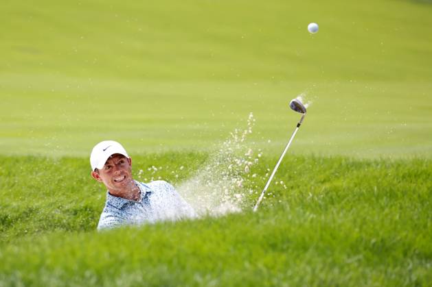 OLYMPIA FIELDS, IL - AUGUST 20: PGA, Golf Herren golfer Rory McIlroy hits out of a sand trap on the first hole during the final round of the BMW Championship Fed Ex Cup Playoffs on August 20th, 2023, at Olympia Fields Country Club in Olympia Fields, Illinois. (Photo by Brian Spurlock Icon Sportswire) GOLF: AUG 20 PGA - BMW Championship EDITORIAL USE ONLY Icon230820028