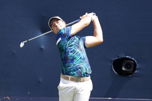OLYMPIA FIELDS, IL - AUGUST 20: PGA, Golf Herren golfer Viktor Hovland plays his tee shot on the 6th hole during the final round of the BMW Championship Fed Ex Cup Playoffs on August 20th, 2023, at Olympia Fields Country Club in Olympia Fields, Illinois. (Photo by Brian Spurlock Icon Sportswire) GOLF: AUG 20 PGA - BMW Championship EDITORIAL USE ONLY Icon230820089