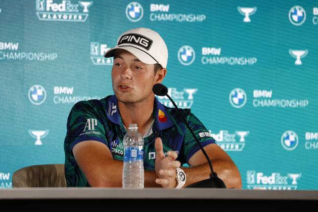 OLYMPIA FIELDS, IL - AUGUST 20: PGA, Golf Herren golfer Viktor Hovland speaks at a press conference, PK, Pressekonferenz after winning the BMW Championship Fed Ex Cup Playoffs on August 20th, 2023, at Olympia Fields Country Club in Olympia Fields, Illinois. (Photo by Brian Spurlock Icon Sportswire) GOLF: AUG 20 PGA - BMW Championship EDITORIAL USE ONLY Icon230820101