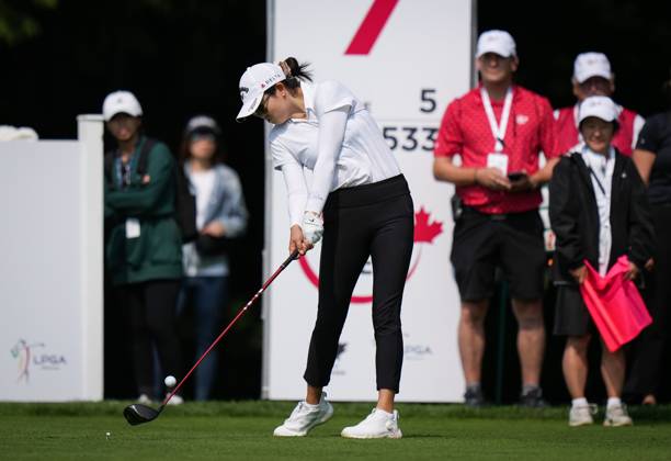 August 24, 2023, VANCOUVER, BC, CANADA: Rose Zhang, of the U.S., hits her tee shot on the seventh hole during the first round at the LPGA, Golf Damen CPKC Canadian Women s Open golf tournament, in Vancouver, on Thursday, August 24, 2023. Canada News - August 24, 2023 - ZUMAc35_ 20230824_zaf_c35_053 Copyright: xDarrylxDyckx