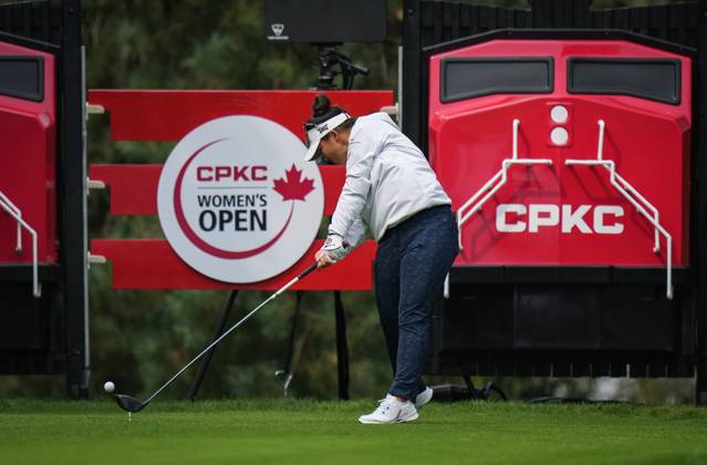 August 25, 2023, VANCOUVER, BC, CANADA: Megan Khang, of the U.S., hits her tee shot on the 18th hole during the second round at the LPGA, Golf Damen CPKC Canadian Women s Open golf tournament, in Vancouver, on Friday, August 25, 2023. Canada News - August 25, 2023 - ZUMAc35_ 20230825_zaf_c35_052 Copyright: xDarrylxDyckx