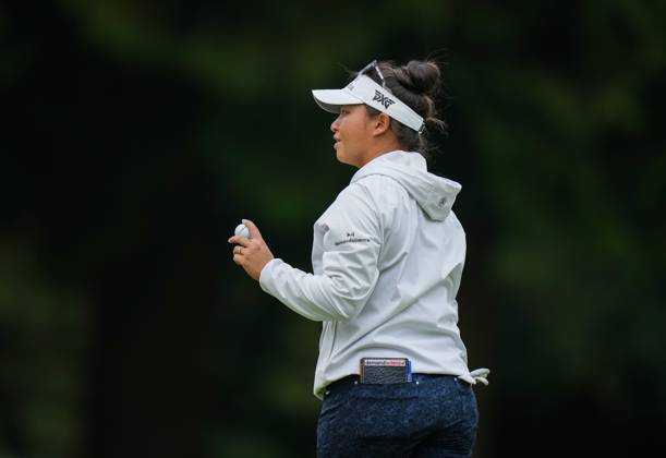 August 25, 2023, VANCOUVER, BC, CANADA: Megan Khang, of the U.S., acknowledges applause from spectators after making par on the 18th hole during the second round at the LPGA, Golf Damen CPKC Canadian Women s Open golf tournament, in Vancouver, on Friday, August 25, 2023. Canada News - August 25, 2023 - ZUMAc35_ 20230825_zaf_c35_055 Copyright: xDarrylxDyckx