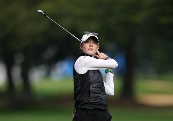 August 25, 2023, VANCOUVER, BC, CANADA: Nelly Korda, of the U.S. watches her second shot on the 18th hole during the second round at the LPGA, Golf Damen CPKC Canadian Women s Open golf tournament, in Vancouver, on Friday, August 25, 2023. Canada News - August 25, 2023 - ZUMAc35_ 20230825_zaf_c35_070 Copyright: xDarrylxDyckx