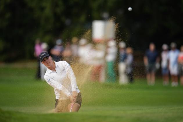 August 25, 2023, VANCOUVER, BC, CANADA: Jennifer Kupcho, of the U.S., hits out of the sand on the first hole during the second round at the LPGA, Golf Damen CPKC Canadian Women s Open golf tournament, in Vancouver, on Friday, August 25, 2023. Canada News - August 25, 2023 - ZUMAc35_ 20230825_zaf_c35_101 Copyright: xDarrylxDyckx