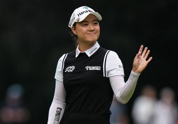 August 25, 2023, VANCOUVER, BC, CANADA: Minjee Lee, of Australia, acknowledges applause from spectators after making birdie on the third hole during the second round at the LPGA, Golf Damen CPKC Canadian Women s Open golf tournament, in Vancouver, on Friday, August 25, 2023. Canada News - August 25, 2023 - ZUMAc35_ 20230825_zaf_c35_103 Copyright: xDarrylxDyckx