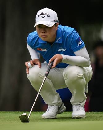 August 25, 2023, VANCOUVER, BC, CANADA: Yuka Saso, of Japan, lines up a putt on the sixth hole during the second round at the LPGA, Golf Damen CPKC Canadian Women s Open golf tournament, in Vancouver, on Friday, August 25, 2023. Canada News - August 25, 2023 - ZUMAc35_ 20230825_zaf_c35_135 Copyright: xDarrylxDyckx