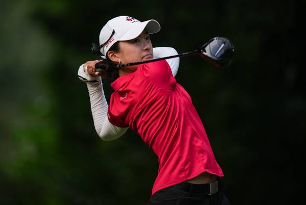 August 25, 2023, VANCOUVER, BC, CANADA: Amateur Yeji Kwon, of Port Coquitlam, B.C., watches her tee shot on the fourth hole during the second round at the LPGA, Golf Damen CPKC Canadian Women s Open golf tournament, in Vancouver, on Friday, August 25, 2023. Canada News - August 25, 2023 - ZUMAc35_ 20230825_zaf_c35_185 Copyright: xDarrylxDyckx