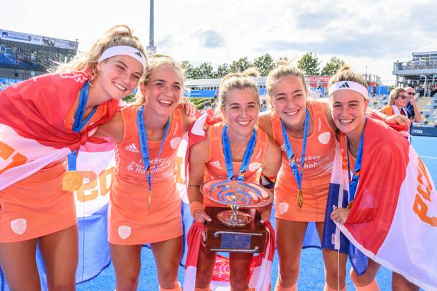 Bilder des Jahres 2023, Sport 08 August Sport Themen der Woche KW34 Sport Bilder des Tages MÖNCHENGLADBACH, 26-08-2023, SparkassenPark Mönchengladbach, FIH EuroHockey Championship 2023 Women, Finals. Yibbi Jansen, Lisa Post, Xan de Waard, Renee van Laarhoven and Pien Dicke celebrates the victory of the game Netherlands - Belgium (women). Netherlands - Belgium (women)  x22073199x Copyright: