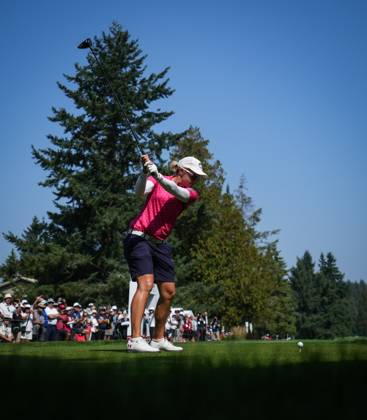 August 26, 2023, VANCOUVER, BC, CANADA: Alena Sharp, of Canada, hits her tee shot on the first hole during the third round at the LPGA, Golf Damen CPKC Canadian Women s Open golf tournament, in Vancouver, on Saturday, August 26, 2023. Canada News - August 26, 2023 - ZUMAc35_ 20230826_zaf_c35_010 Copyright: xDarrylxDyckx