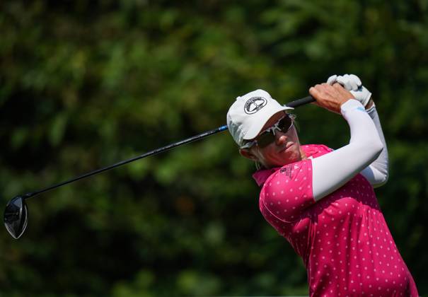 August 26, 2023, VANCOUVER, BC, CANADA: Alena Sharp, of Canada, watches her tee shot on the second hole during the third round at the LPGA, Golf Damen CPKC Canadian Women s Open golf tournament, in Vancouver, on Saturday, August 26, 2023. Canada News - August 26, 2023 - ZUMAc35_ 20230826_zaf_c35_013 Copyright: xDarrylxDyckx