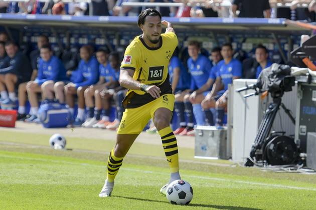 Ramy Bensebaini 5, Borussia Dortmund action single image crop 26 08 2023 Football, 1 Bundesliga, VfL Bochum vs Borussia Dortmund , Vonovia Ruhrstadion, Bochum, DFB DFL REGULATIONS PROHIBIT ANY USE OF PHOTOGRAPHS AS IMAGE SEQUENCES AND OR QUASI VIDEO NRW Germany Copyright: xpepphotox xSaschaxWeizx pep00321, pep_20230826_hm