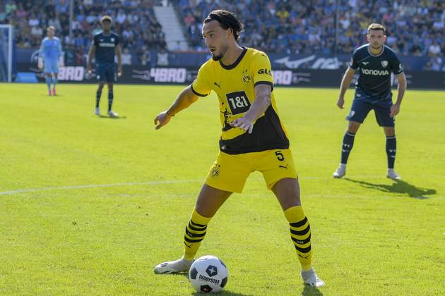 Ramy Bensebaini 5, Borussia Dortmund action single image crop 26 08 2023 Football, 1 Bundesliga, VfL Bochum vs Borussia Dortmund , Vonovia Ruhrstadion, Bochum, DFB DFL REGULATIONS PROHIBIT ANY USE OF PHOTOGRAPHS AS IMAGE SEQUENCES AND OR QUASI VIDEO NRW Germany Copyright: xpepphotox xSaschaxWeizx pep00321, pep_20230826_hm