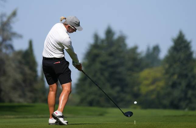 August 27, 2023, VANCOUVER, BC, CANADA: Alena Sharp, of Canada, hits her tee shot on the 10th hole during the final round at the LPGA, Golf Damen CPKC Canadian Women s Open golf tournament, in Vancouver, B.C., Sunday, Aug. 27, 2023. Canada News - August 27, 2023 - ZUMAc35_ 20230827_zaf_c35_018 Copyright: xDarrylxDyckx