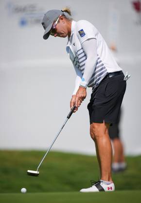 August 27, 2023, VANCOUVER, BC, CANADA: Alena Sharp, of Canada, putts on the 18th hole during the final round at the LPGA, Golf Damen CPKC Canadian Women s Open golf tournament, in Vancouver, B.C., Sunday, Aug. 27, 2023. Canada News - August 27, 2023 - ZUMAc35_ 20230827_zaf_c35_042 Copyright: xDarrylxDyckx