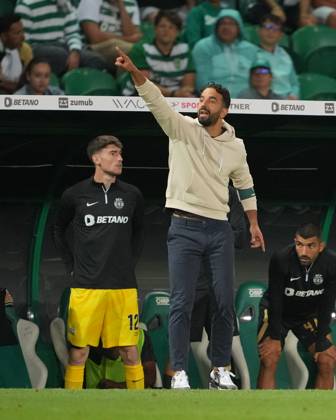 Sporting CP v FC Famalicao - Liga Portugal BETCLIC - 3ª Jornada Ruben Amorim, tà cnico do Sporting CP durante partida entre Sporting CP v FC Famalicao valida pela Liga Portugal BETCLIC - 3ª Jornada no Estadio Josà Alvalade, Lisboa Portugal (Foto de Pedro Loureiro Avant Sports) Lisboa Estadio Josà Alvalade Portugal Copyright: xPedroxLoureirox xAvantxSportsx