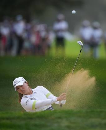 August 27, 2023, VANCOUVER, BC, CANADA: Jin Young Ko, of South Korea, hits out of the sand on the first playoff hole during the final round at the LPGA, Golf Damen CPKC Canadian Women s Open golf tournament, in Vancouver, on Sunday, August 27, 2023. Ko Jin Young - ZUMAc35_ 20230827_zaf_c35_164 Copyright: xDarrylxDyckx