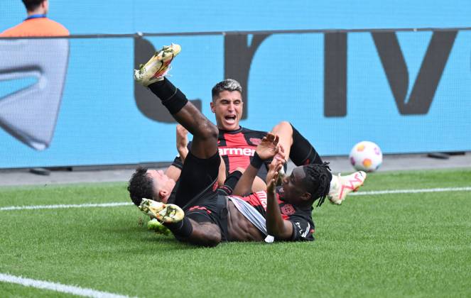 Cheer 2 1, v li , Granit Xhaka Bayer 04 Leverkusen , Exequiel Palacios Bayer 04 Leverkusen , Jeremie Frimpong Bayer 04 Leverkusen 02 09 2023, Football GER, Season 2023 2024, 1 Bundesliga, Matchday 3, Bayer 04 Leverkusen SV Darmstadt 98 Leverkusen BayArena Nordrhein Westfalen Germany. Team2