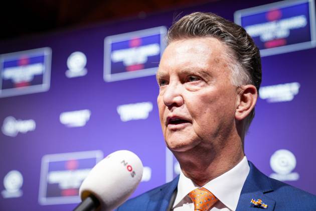 UTRECHT, 04-09-2023, De Fabrique . Eredivisie Awards 2023 , season 2022 - 2023 . Louis van Gaal with his Eredivisie Oeuvre Award Eredivisie Awards 2023 x22221796x Copyright: