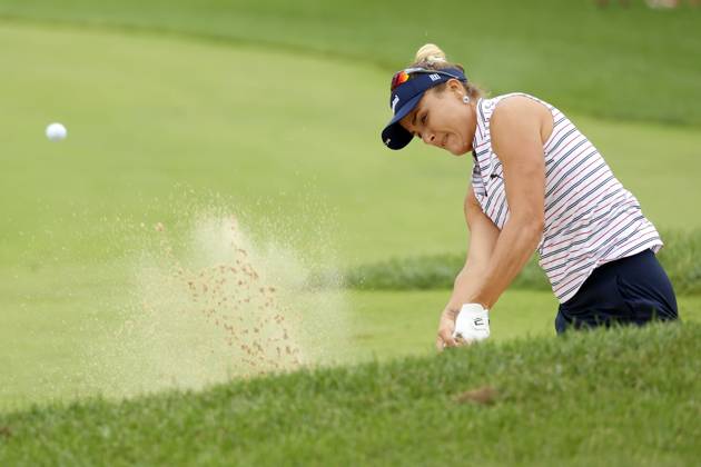 CINCINNATI, OH - SEPTEMBER 08: LPGA, Golf Damen golfer Lexi Thompson hits out of a fairway bunker on the 6th hole during the second round of the Kroger Queen City Championship at the Kenwood Country Club in Cincinnati, Ohio. (Photo by Brian Spurlock Icon Sportswire) GOLF: SEP 08 LPGA Kroger Queen City Championship EDITORIAL USE ONLY Icon230908020