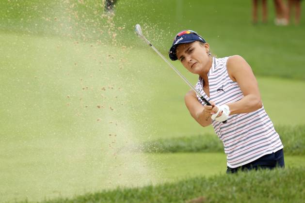 CINCINNATI, OH - SEPTEMBER 08: LPGA, Golf Damen golfer Lexi Thompson hits out of a fairway bunker on the 6th hole during the second round of the Kroger Queen City Championship at the Kenwood Country Club in Cincinnati, Ohio. (Photo by Brian Spurlock Icon Sportswire) GOLF: SEP 08 LPGA Kroger Queen City Championship EDITORIAL USE ONLY Icon230908022