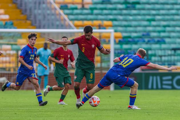 2025 U21, U 21 EURO Qualifying, EM, Europameisterschaft Portugal vs Andorra Pacos de Ferreira, Portugal, September, 8, 2023, 2025 U21 Euro Qualifying, Portugal vs Andorra at the Estadio Capital do Movel, Henrique Araujo (L) dribbles Pau Babot (R) photography by @guelbergoes Pacos de Ferreira Portugal